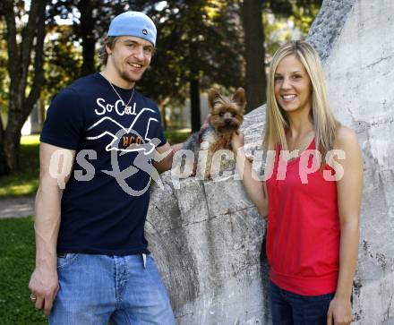 Eishockey.  Michael Grabner mit Freundin Heather. Villach, 8.7.2009.
Foto: Kuess
---
pressefotos, pressefotografie, kuess, qs, qspictures, sport, bild, bilder, bilddatenbank