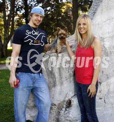 Eishockey.  Michael Grabner mit Freundin Heather. Villach, 8.7.2009.
Foto: Kuess
---
pressefotos, pressefotografie, kuess, qs, qspictures, sport, bild, bilder, bilddatenbank