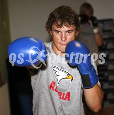 Eishockey Bundesliga. VSV. Sommertraining. Boxen. Andreas Kristler. Villach, 9.7.2009.
Foto: Kuess
---
pressefotos, pressefotografie, kuess, qs, qspictures, sport, bild, bilder, bilddatenbank