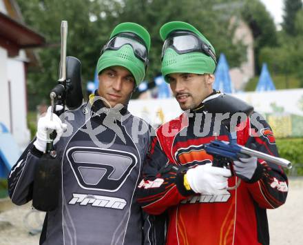 Fussball Bundesliga. SK Austria Kaernten. Paintball. Martin Zivny, Oliver Pusztai. Schreckendorf, am 7.7.2009.
Foto: Kuess
---
pressefotos, pressefotografie, kuess, qs, qspictures, sport, bild, bilder, bilddatenbank