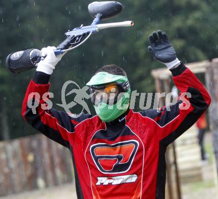 Fussball Bundesliga. SK Austria Kaernten. Paintball. Schreckendorf, am 7.7.2009.
Foto: Kues
---
pressefotos, pressefotografie, kuess, qs, qspictures, sport, bild, bilder, bilddatenbank