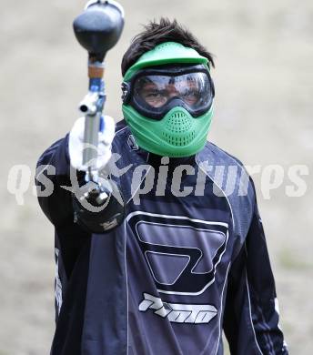 Fussball Bundesliga. SK Austria Kaernten. Paintball. Heinz Weber. Schreckendorf, am 7.7.2009.
Foto: Kuess
---
pressefotos, pressefotografie, kuess, qs, qspictures, sport, bild, bilder, bilddatenbank