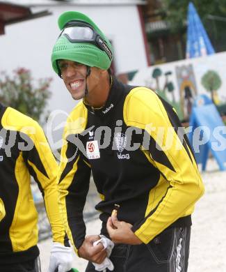 Fussball Bundesliga. SK Austria Kaernten. Paintball. Martin Zivny. Schreckendorf, am 7.7.2009.
Foto: Kuess
---
pressefotos, pressefotografie, kuess, qs, qspictures, sport, bild, bilder, bilddatenbank