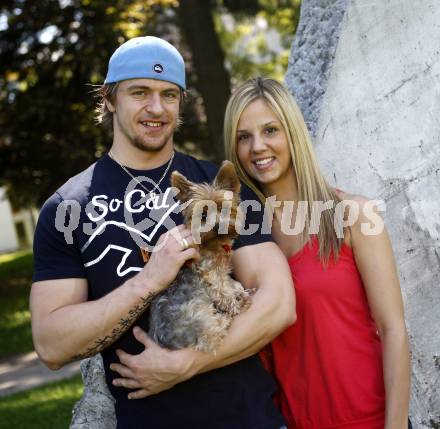 Eishockey.  Michael Grabner mit Freundin Heather. Villach, 8.7.2009.
Foto: Kuess
---
pressefotos, pressefotografie, kuess, qs, qspictures, sport, bild, bilder, bilddatenbank