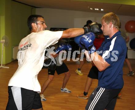 Eishockey Bundesliga. VSV. Sommertraining. Boxen.  Bernhard Starkbaum,, Guenther Lanzinger. Villach, 9.7.2009.
Foto: Kuess
---
pressefotos, pressefotografie, kuess, qs, qspictures, sport, bild, bilder, bilddatenbank