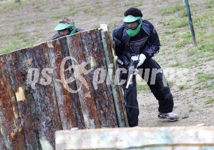 Fussball Bundesliga. SK Austria Kaernten. Paintball. Sandro Jose Da Silva. Schreckendorf, am 7.7.2009.
Foto: Kuess
---
pressefotos, pressefotografie, kuess, qs, qspictures, sport, bild, bilder, bilddatenbank