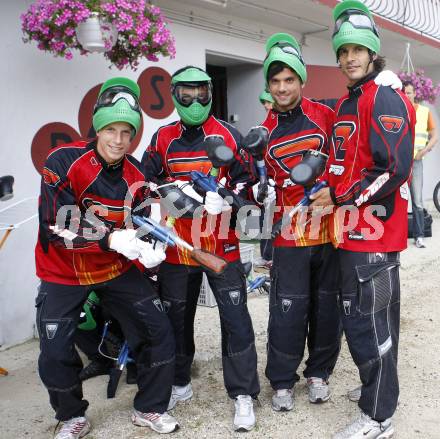 Fussball Bundesliga. SK Austria Kaernten. Paintball. Thomas Hinum, Leonhard Kaufmann, Andre Schembri, Jocelyn Blanchard. Schreckendorf, am 7.7.2009.
Foto: Kuess
---
pressefotos, pressefotografie, kuess, qs, qspictures, sport, bild, bilder, bilddatenbank