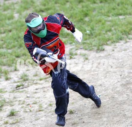 Fussball Bundesliga. SK Austria Kaernten. Paintball. Schreckendorf, am 7.7.2009.
Foto: Kuess
---
pressefotos, pressefotografie, kuess, qs, qspictures, sport, bild, bilder, bilddatenbank