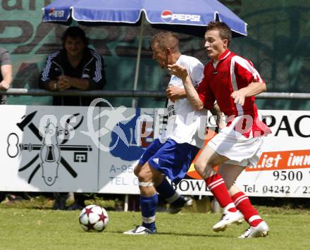 Fussball. Villacher Stadtpokal. FC Seebach gegen Maria Gail. Roland Hackl (Seebach), Mirko Mijic (Maria Gail). Landskron, am 11.7.2009.
Foto: Kuess
---
pressefotos, pressefotografie, kuess, qs, qspictures, sport, bild, bilder, bilddatenbank