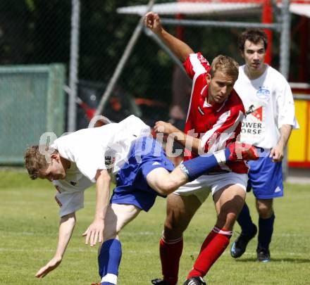 Fussball. Villacher Stadtpokal. FC Seebach gegen Maria Gail. Florian Romauch (Seebach), David Unterweger (Maria Gail). Landskron, am 11.7.2009.
Foto: Kuess
---
pressefotos, pressefotografie, kuess, qs, qspictures, sport, bild, bilder, bilddatenbank