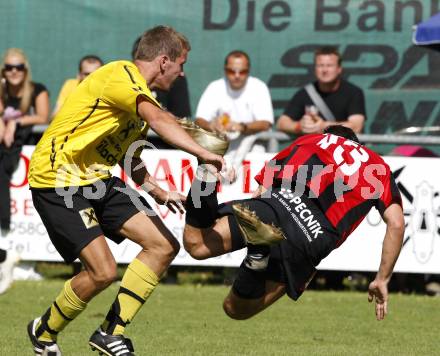 Fussball. Villacher Stadtpokal. Magdalener SC gegen Admira Villach. Manuel Prettenthaler (Magdalener SC), Josef Trover (Admira). Landskron, am 11.7.2009.
Foto: Kuess
---
pressefotos, pressefotografie, kuess, qs, qspictures, sport, bild, bilder, bilddatenbank