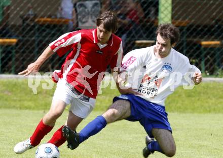 Fussball. Villacher Stadtpokal. FC Seebach gegen Maria Gail. Emanuel Hajdarovic (Seebach), Andre Croatto (Maria Gail). Landskron, am 11.7.2009.
Foto: Kuess
---
pressefotos, pressefotografie, kuess, qs, qspictures, sport, bild, bilder, bilddatenbank