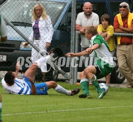 Fussball. Villacher Stadtpokal. Landskron gegen VSV.  Dominik Debriacher (Landskron), Philipp Weissenberger (VSV). Landskron, am 11.7.2009.
Foto: Kuess
---
pressefotos, pressefotografie, kuess, qs, qspictures, sport, bild, bilder, bilddatenbank