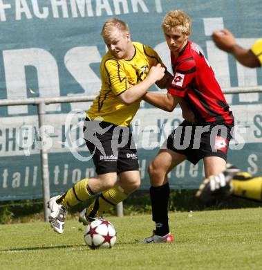 Fussball. Villacher Stadtpokal. Magdalener SC gegen Admira Villach. Benjamin Rosian (Magdalener SC), Hannes Maier (Admira). Landskron, am 11.7.2009.
Foto: Kuess
---
pressefotos, pressefotografie, kuess, qs, qspictures, sport, bild, bilder, bilddatenbank