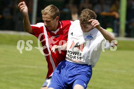 Fussball. Villacher Stadtpokal. FC Seebach gegen Maria Gail. Roland Hackl (Seebach), David Unterweger (Maria Gail). Landskron, am 11.7.2009.
Foto: Kuess
---
pressefotos, pressefotografie, kuess, qs, qspictures, sport, bild, bilder, bilddatenbank