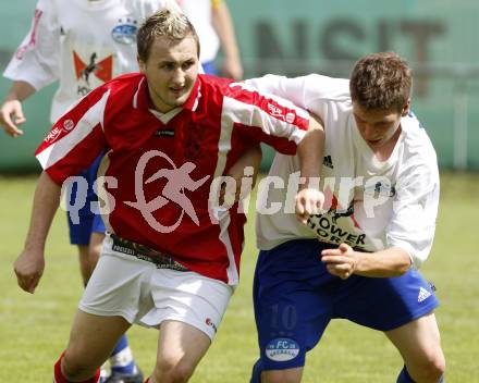 Fussball. Villacher Stadtpokal. FC Seebach gegen Maria Gail. Nino Hochkofler (Seebach), Philipp Stotz (Maria Gail). Landskron, am 11.7.2009.
Foto: Kuess
---
pressefotos, pressefotografie, kuess, qs, qspictures, sport, bild, bilder, bilddatenbank