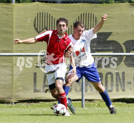 Fussball. Villacher Stadtpokal. FC Seebach gegen Maria Gail. Roman Aschgan (Seebach), Kujtin Mehmetaj (Maria Gail). Landskron, am 11.7.2009.
Foto: Kuess
---
pressefotos, pressefotografie, kuess, qs, qspictures, sport, bild, bilder, bilddatenbank