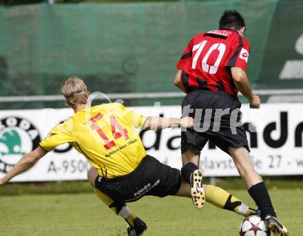 Fussball. Villacher Stadtpokal. Magdalener SC gegen Admira Villach. Franz Rocil (Magdalener SC), Andreas Zoitsch (Admira). Landskron, am 11.7.2009.
Foto: Kuess
---
pressefotos, pressefotografie, kuess, qs, qspictures, sport, bild, bilder, bilddatenbank