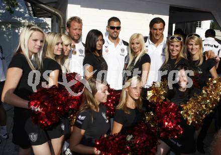 Fussball Bundesliga. Mannschaftspraesentation SK Austria Kaernten. Andreas Schranz, Oliver Pusztai, Atdhe Nuhiu, Cheerleaders. Klagenfurt, am 13.7.2009.
Foto: Kuess
---
pressefotos, pressefotografie, kuess, qs, qspictures, sport, bild, bilder, bilddatenbank