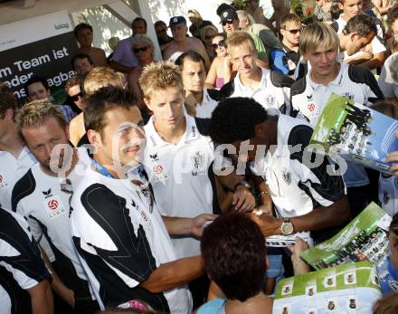 Fussball Bundesliga. Mannschaftspraesentation SK Austria Kaernten. Klagenfurt, am 13.7.2009.
Foto: Kuess
---
pressefotos, pressefotografie, kuess, qs, qspictures, sport, bild, bilder, bilddatenbank