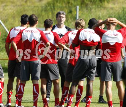 Fussball Bundesliga. Trainingslager 1. FC Koeln. Trainer Zvonimir Soldo. Velden, am 14.7.2009.
Foto: Kuess
---
pressefotos, pressefotografie, kuess, qs, qspictures, sport, bild, bilder, bilddatenbank