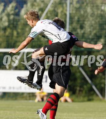 Fussball. Testspiel. SK Austria Kaernten gegen Eintracht Frankfurt. Hinum Thomas (Austria Kaernten), Spycher Christoph  (Frankfurt). Hermagor, 20.7.2009.
Foto: Kuess
---
pressefotos, pressefotografie, kuess, qs, qspictures, sport, bild, bilder, bilddatenbank