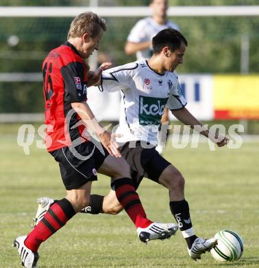 Fussball. Testspiel. SK Austria Kaernten gegen Eintracht Frankfurt. Kaufmann Leonhard  (Austria Kaernten), Spycher Christoph  (Frankfurt). Hermagor, 20.7.2009.
Foto: Kuess
---
pressefotos, pressefotografie, kuess, qs, qspictures, sport, bild, bilder, bilddatenbank