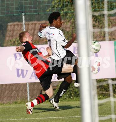 Fussball. Testspiel. SK Austria Kaernten gegen Eintracht Frankfurt. Sandro  (Austria Kaernten), Ochs Patrick (Frankfurt). Hermagor, 20.7.2009.
Foto: Kuess
---
pressefotos, pressefotografie, kuess, qs, qspictures, sport, bild, bilder, bilddatenbank