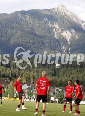 Fussball. Testspiel. SK Austria Kaernten gegen Eintracht Frankfurt. Aufwaermen (Frankfurt). Hermagor, 20.7.2009.
Foto: Kuess
---
pressefotos, pressefotografie, kuess, qs, qspictures, sport, bild, bilder, bilddatenbank