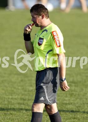 Fussball KFV Cup. ASKOE Koettmannsdorf gegen SAK. Schiedsrichter Karl Krenn. Koettmannsdorf, am 24.7.2009.
Foto: Kuess
---
pressefotos, pressefotografie, kuess, qs, qspictures, sport, bild, bilder, bilddatenbank