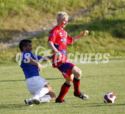 Fussball KFV Cup. ASKOE Koettmannsdorf gegen SAK. Oezdemir Galip (Koettmannsdorf), Rene Partl (SAK). koettmannsdorf, am 24.7.2009.
Foto: Kuess
---
pressefotos, pressefotografie, kuess, qs, qspictures, sport, bild, bilder, bilddatenbank