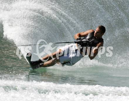 Wasserski. Austrian Nationals.  Slalom. Harald Huemer. Lendorf, 25.7.2009.
Foto: Kuess
---
pressefotos, pressefotografie, kuess, qs, qspictures, sport, bild, bilder, bilddatenbank