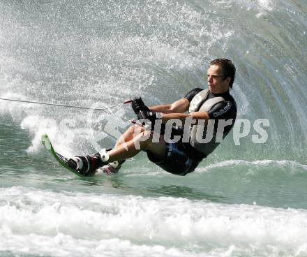 Wasserski. Austrian Nationals.  Slalom. Seppi Grosek. Lendorf, 25.7.2009.
Foto: Kuess
---
pressefotos, pressefotografie, kuess, qs, qspictures, sport, bild, bilder, bilddatenbank