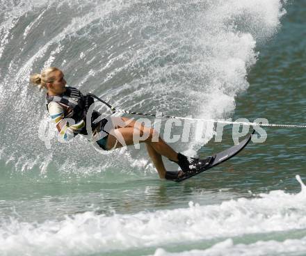 Wasserski. Austrian Nationals.  Slalom. Tina Rauchenwald. Lendorf, 25.7.2009.
Foto: Kuess
---
pressefotos, pressefotografie, kuess, qs, qspictures, sport, bild, bilder, bilddatenbank