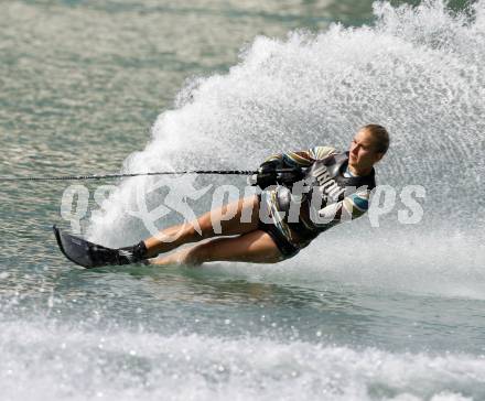 Wasserski. Austrian Nationals.  Slalom. Tina Rauchenwald. Lendorf, 25.7.2009.
Foto: Kuess
---
pressefotos, pressefotografie, kuess, qs, qspictures, sport, bild, bilder, bilddatenbank