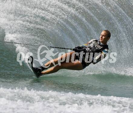 Wasserski. Austrian Nationals.  Slalom. Tina Rauchenwald. Lendorf, 25.7.2009.
Foto: Kuess
---
pressefotos, pressefotografie, kuess, qs, qspictures, sport, bild, bilder, bilddatenbank