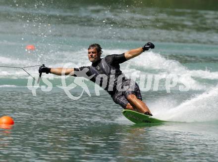 Wasserski. Austrian Nationals.  Slalom. Michael Wienerroither.  Lendorf, 25.7.2009.
Foto: Kuess
---
pressefotos, pressefotografie, kuess, qs, qspictures, sport, bild, bilder, bilddatenbank