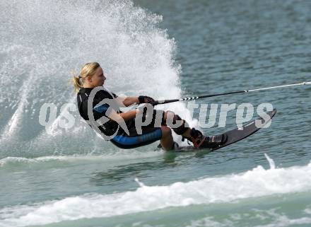 Wasserski. Austrian Nationals.  Slalom. Huemer Hanna. Lendorf, 25.7.2009.
Foto: Kuess
---
pressefotos, pressefotografie, kuess, qs, qspictures, sport, bild, bilder, bilddatenbank