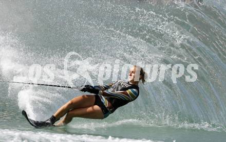 Wasserski. Oesterreichische Meisterschaft. Austrian Nationals.  Tina Rauchenwald.  Lendorf, 25.7.2009.
Foto: Kuess
---
pressefotos, pressefotografie, kuess, qs, qspictures, sport, bild, bilder, bilddatenbank