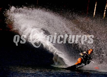 Wasserski. Oesterreichische Meisterschaft. Austrian Nationals.  Tina Rauchenwald.  Lendorf, 25.7.2009.
Foto: Kuess
---
pressefotos, pressefotografie, kuess, qs, qspictures, sport, bild, bilder, bilddatenbank