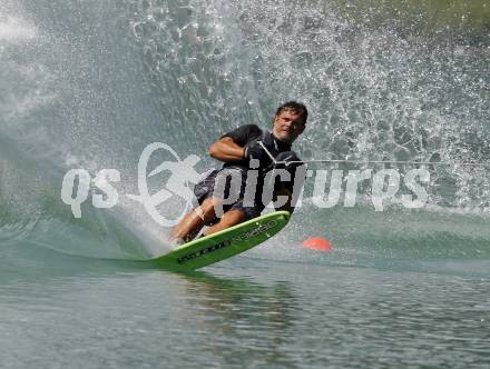 Wasserski. Austrian Nationals.  Slalom. Michael Wienerroither.  Lendorf, 25.7.2009.
Foto: Kuess
---
pressefotos, pressefotografie, kuess, qs, qspictures, sport, bild, bilder, bilddatenbank