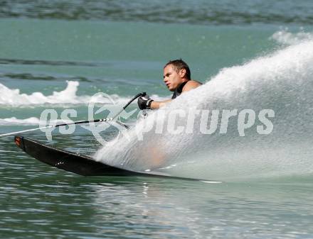 Wasserski. Austrian Nationals.  Slalom. Harald Huemer. Lendorf, 25.7.2009.
Foto: Kuess
---
pressefotos, pressefotografie, kuess, qs, qspictures, sport, bild, bilder, bilddatenbank