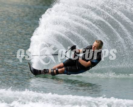 Wasserski. Austrian Nationals.  Slalom. Huemer Hanna. Lendorf, 25.7.2009.
Foto: Kuess
---
pressefotos, pressefotografie, kuess, qs, qspictures, sport, bild, bilder, bilddatenbank