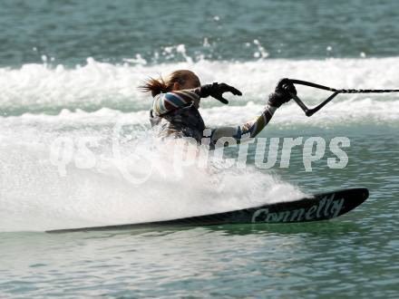 Wasserski. Austrian Nationals.  Slalom. Tina Rauchenwald. Lendorf, 25.7.2009.
Foto: Kuess
---
pressefotos, pressefotografie, kuess, qs, qspictures, sport, bild, bilder, bilddatenbank