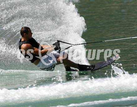 Wasserski. Austrian Nationals.  Slalom. Harald Huemer. Lendorf, 25.7.2009.
Foto: Kuess
---
pressefotos, pressefotografie, kuess, qs, qspictures, sport, bild, bilder, bilddatenbank