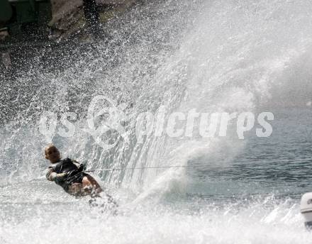 Wasserski. Oesterreichische Meisterschaft. Austrian Nationals.  Tina Rauchenwald.  Lendorf, 25.7.2009.
Foto: Kuess
---
pressefotos, pressefotografie, kuess, qs, qspictures, sport, bild, bilder, bilddatenbank