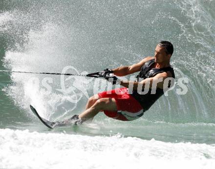 Wasserski. Austrian Nationals.  Slalom. Daniel Dobringer. Lendorf, 25.7.2009.
Foto: Kuess
---
pressefotos, pressefotografie, kuess, qs, qspictures, sport, bild, bilder, bilddatenbank