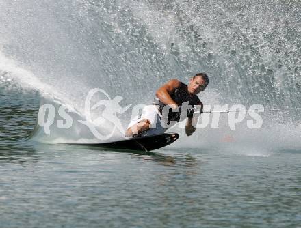 Wasserski. Austrian Nationals.  Slalom. Harald Huemer. Lendorf, 25.7.2009.
Foto: Kuess
---
pressefotos, pressefotografie, kuess, qs, qspictures, sport, bild, bilder, bilddatenbank