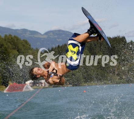 Wasserski. Trick. Gregor Grutschnig. Lendorf, 26.7.2009.
Foto: Kuess
---
pressefotos, pressefotografie, kuess, qs, qspictures, sport, bild, bilder, bilddatenbank