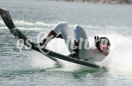 Wasserski. Oesterreichische Meisterschaft. Springen. Claudio Koestenberger. Lendorf, 26.7.2009.
Foto: Kuess
---
pressefotos, pressefotografie, kuess, qs, qspictures, sport, bild, bilder, bilddatenbank